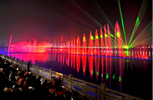 “大美江油•韻律涪江”水上(shang)音樂噴泉燈光(guang)秀